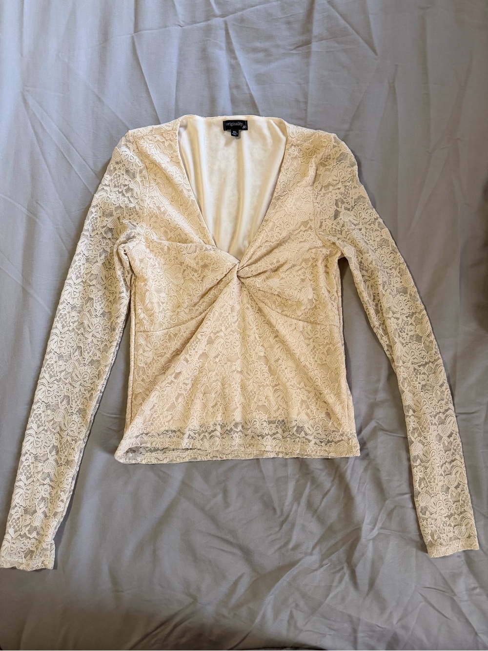 5 Super Cute Top closet clean out!!! - Picture 4 of 6